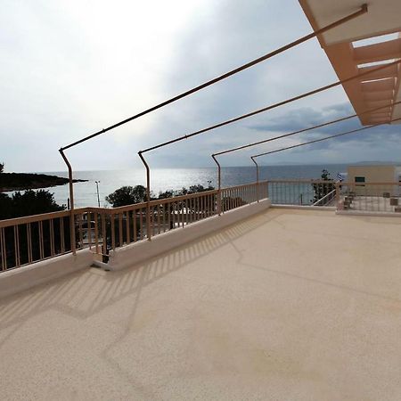 Seaside Renovated Top Floor Apartment Saronida Dış mekan fotoğraf
