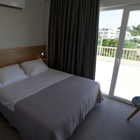 Seaside Renovated Top Floor Apartment Saronida Dış mekan fotoğraf